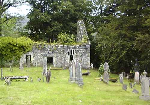 Friedhof mit alten Grabsteinen - Schottland